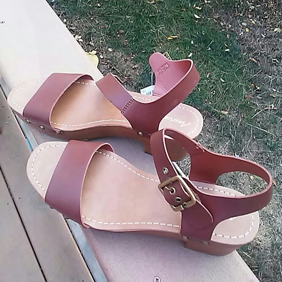 Strappy Chunky Sandal Heel - Picture 2 of 2